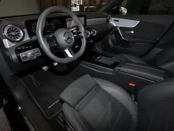 MERCEDES-BENZ CLA 200 Coupé AMG NIGHT TOTWINKEL 18 K…