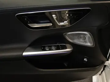 MERCEDES-BENZ C 200 d AMG PANO BURMESTER NIGHT MEMORY KAMERA