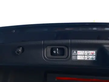 MERCEDES-BENZ C 200 4M AMG Sport AHK Standhz. Distr.…