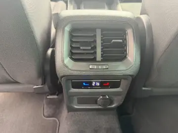 VW Tiguan 2.0 TDI Elegance  LED Kamera AAC Navi
