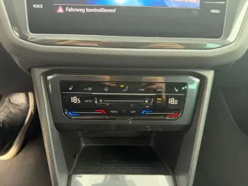 VW Tiguan 2.0 TDI Elegance  LED Kamera AAC Navi
