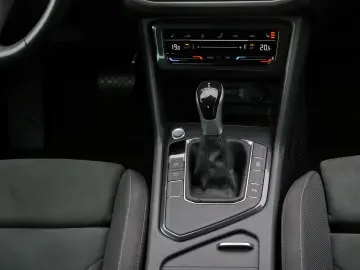 VW Tiguan Elegance TDI 18Z CarPlay Matrix ACC DAB