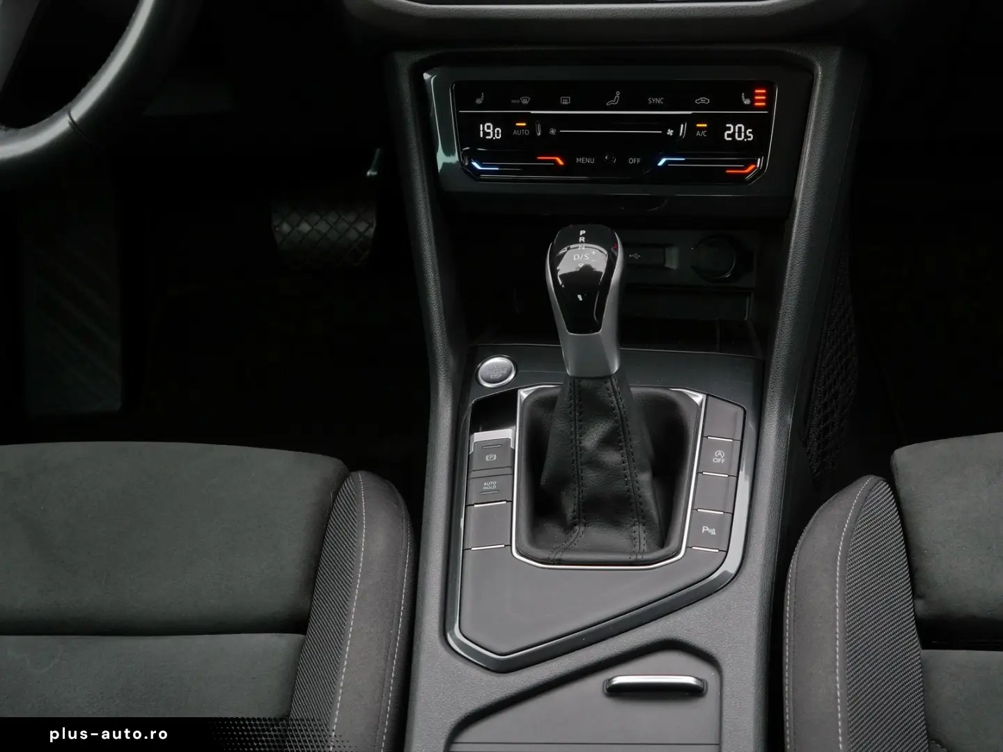VW Tiguan Elegance TDI 18Z CarPlay Matrix ACC DAB