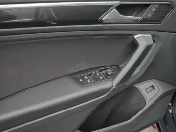VW Tiguan Elegance TDI 18Z CarPlay Matrix ACC DAB