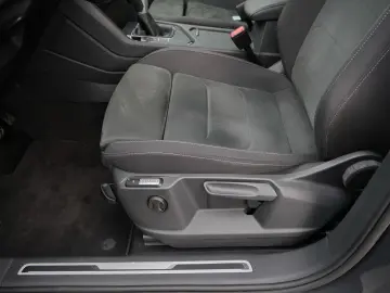 VW Tiguan Elegance TDI 18Z CarPlay Matrix ACC DAB
