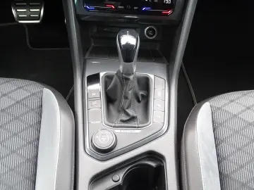 VW Tiguan 2.0 TDI DSG R-Line 4M ACC LED AHK Kamera