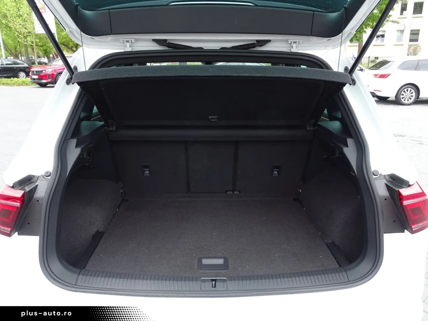 VW Tiguan 2.0 TDI DSG R-Line 4M ACC LED AHK Kamera
