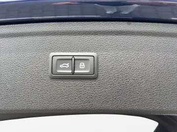 AUDI Q5 55 TFSIe quattro S-LINE NAVI-PLUS MATRIX KAME