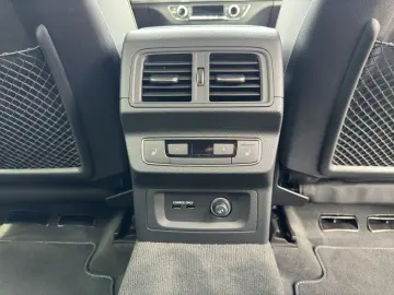 AUDI Q5 55 TFSIe quattro S-LINE NAVI-PLUS MATRIX KAME