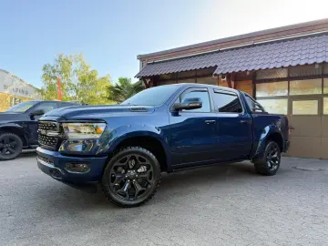 DODGE V8 4X4 PANO 12 RADIO El.-TRITT AHK NAVI GARANTIE