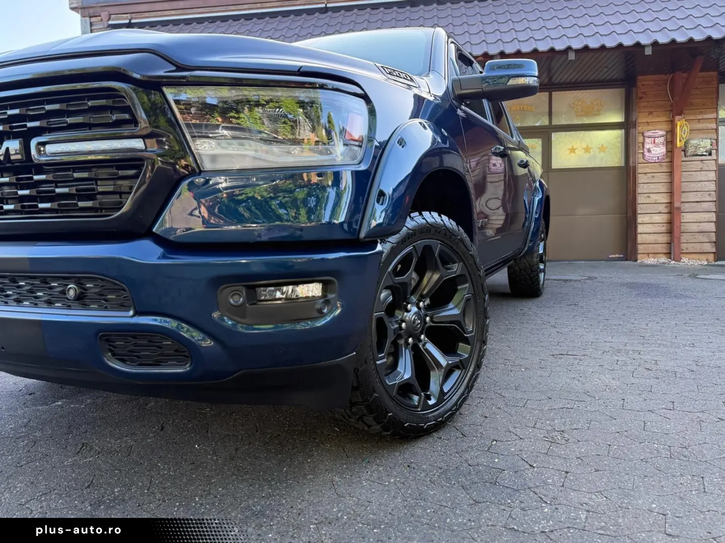 DODGE V8 4X4 PANO 12 RADIO El.-TRITT AHK NAVI GARANTIE