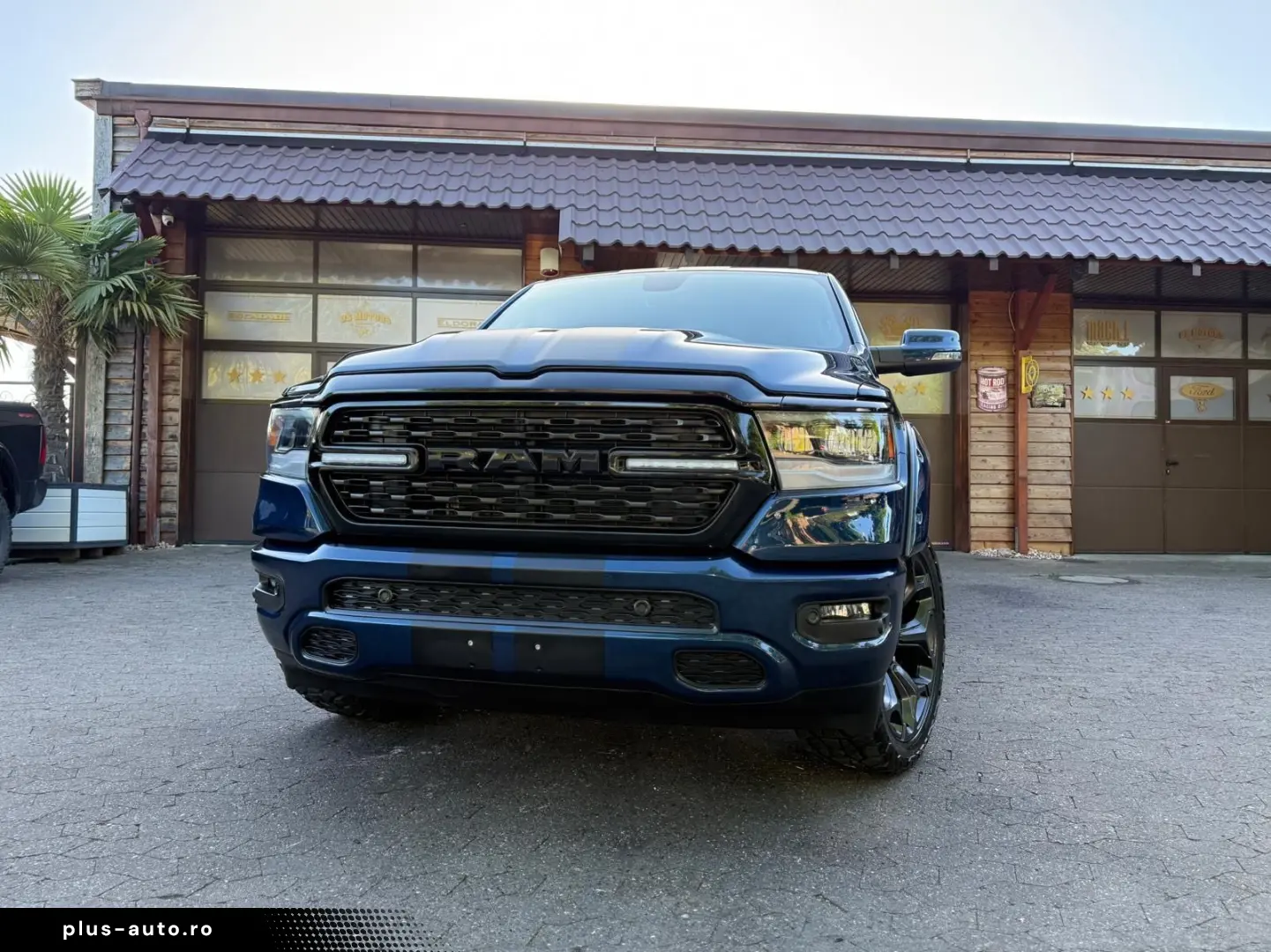 DODGE V8 4X4 PANO 12 RADIO El.-TRITT AHK NAVI GARANTIE