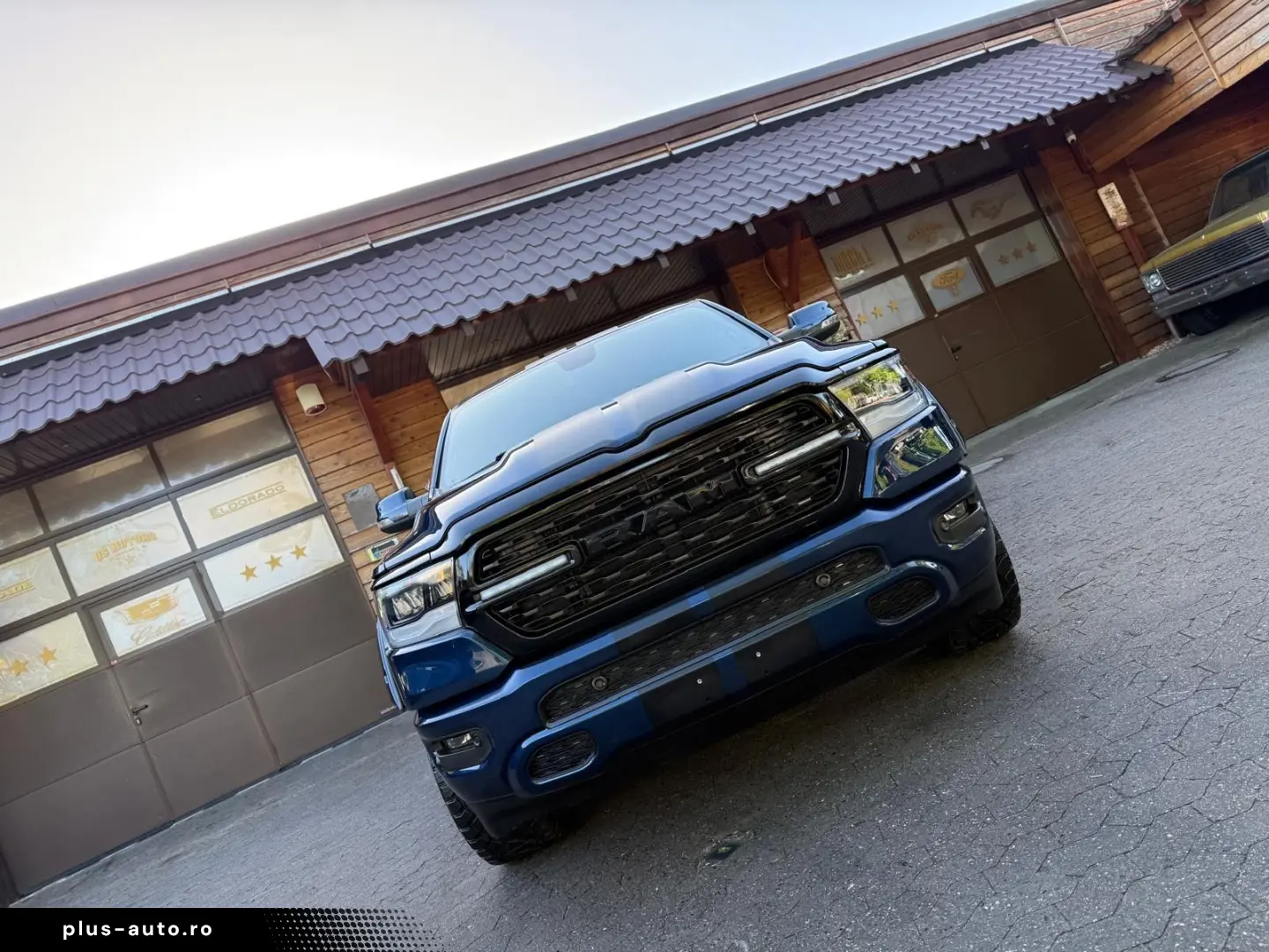 DODGE V8 4X4 PANO 12 RADIO El.-TRITT AHK NAVI GARANTIE