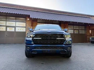 DODGE V8 4X4 PANO 12 RADIO El.-TRITT AHK NAVI GARANTIE