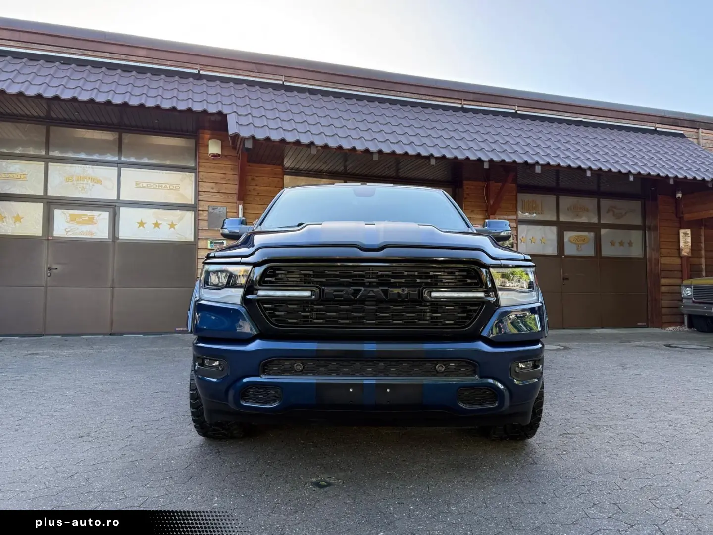DODGE V8 4X4 PANO 12 RADIO El.-TRITT AHK NAVI GARANTIE