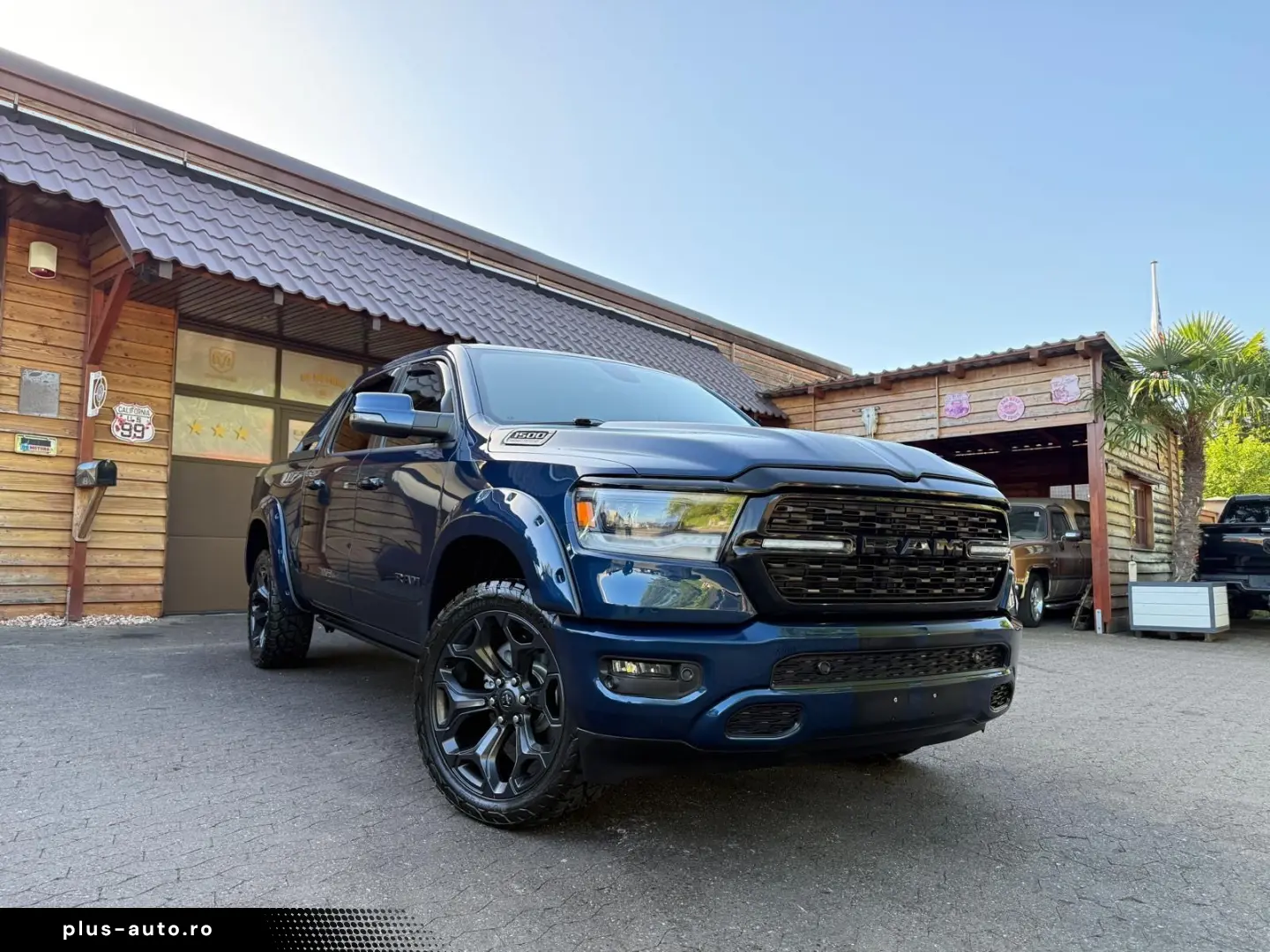 DODGE V8 4X4 PANO 12 RADIO El.-TRITT AHK NAVI GARANTIE
