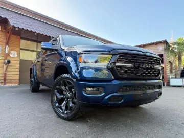 DODGE V8 4X4 PANO 12 RADIO El.-TRITT AHK NAVI GARANTIE