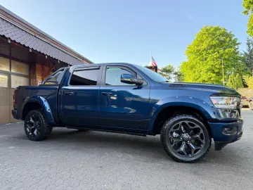 DODGE V8 4X4 PANO 12 RADIO El.-TRITT AHK NAVI GARANTIE