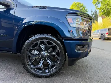DODGE V8 4X4 PANO 12 RADIO El.-TRITT AHK NAVI GARANTIE
