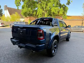 DODGE V8 4X4 PANO 12 RADIO El.-TRITT AHK NAVI GARANTIE