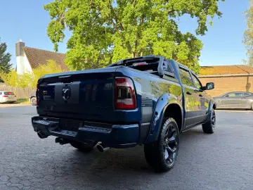 DODGE V8 4X4 PANO 12 RADIO El.-TRITT AHK NAVI GARANTIE