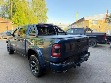 DODGE V8 4X4 PANO 12 RADIO El.-TRITT AHK NAVI GARANTIE