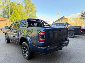 DODGE V8 4X4 PANO 12 RADIO El.-TRITT AHK NAVI GARANTIE