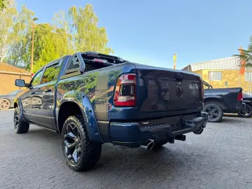 DODGE V8 4X4 PANO 12 RADIO El.-TRITT AHK NAVI GARANTIE