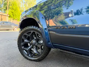 DODGE V8 4X4 PANO 12 RADIO El.-TRITT AHK NAVI GARANTIE