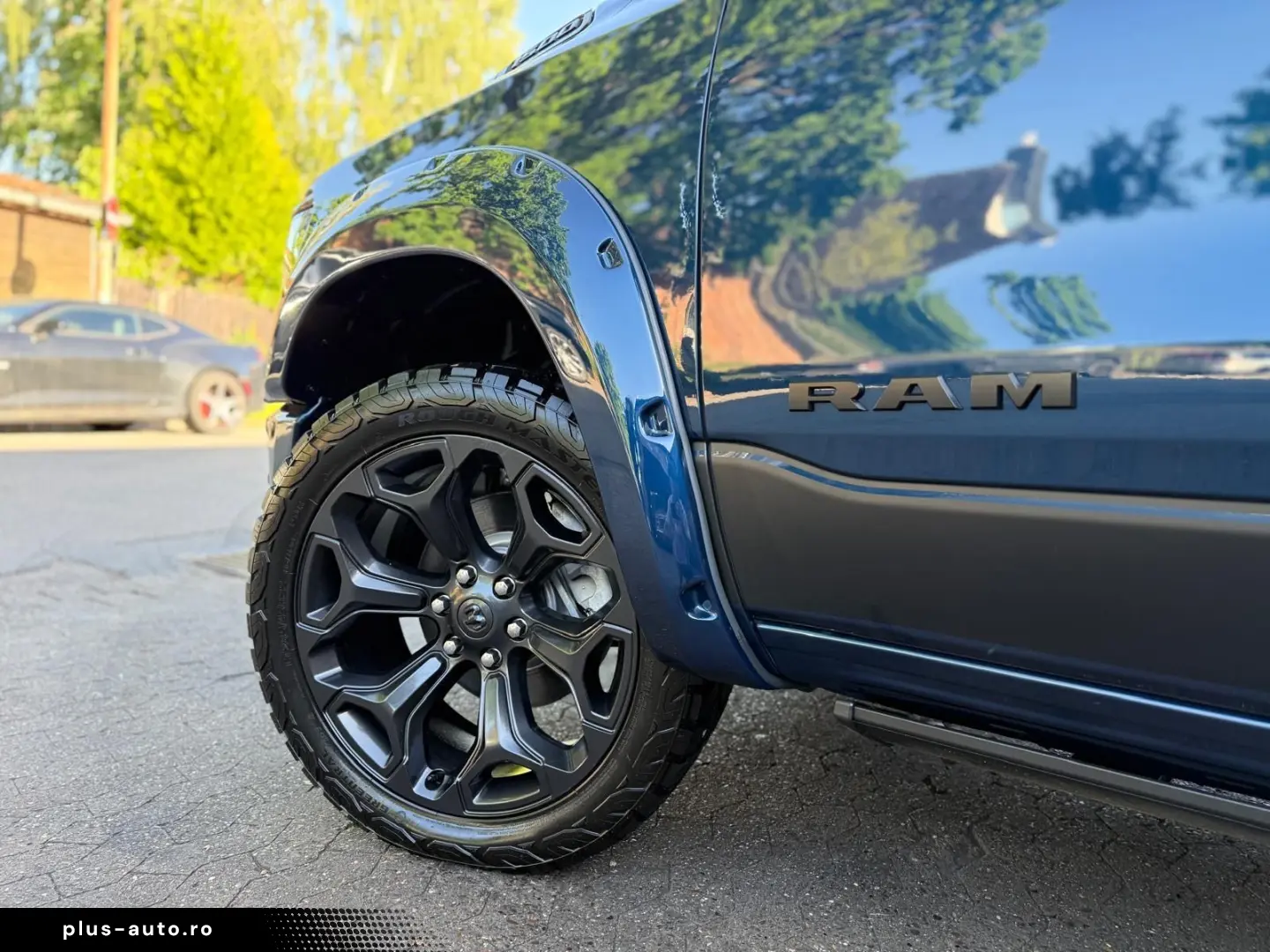 DODGE V8 4X4 PANO 12 RADIO El.-TRITT AHK NAVI GARANTIE