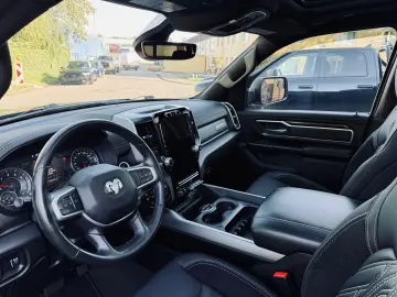 DODGE V8 4X4 PANO 12 RADIO El.-TRITT AHK NAVI GARANTIE