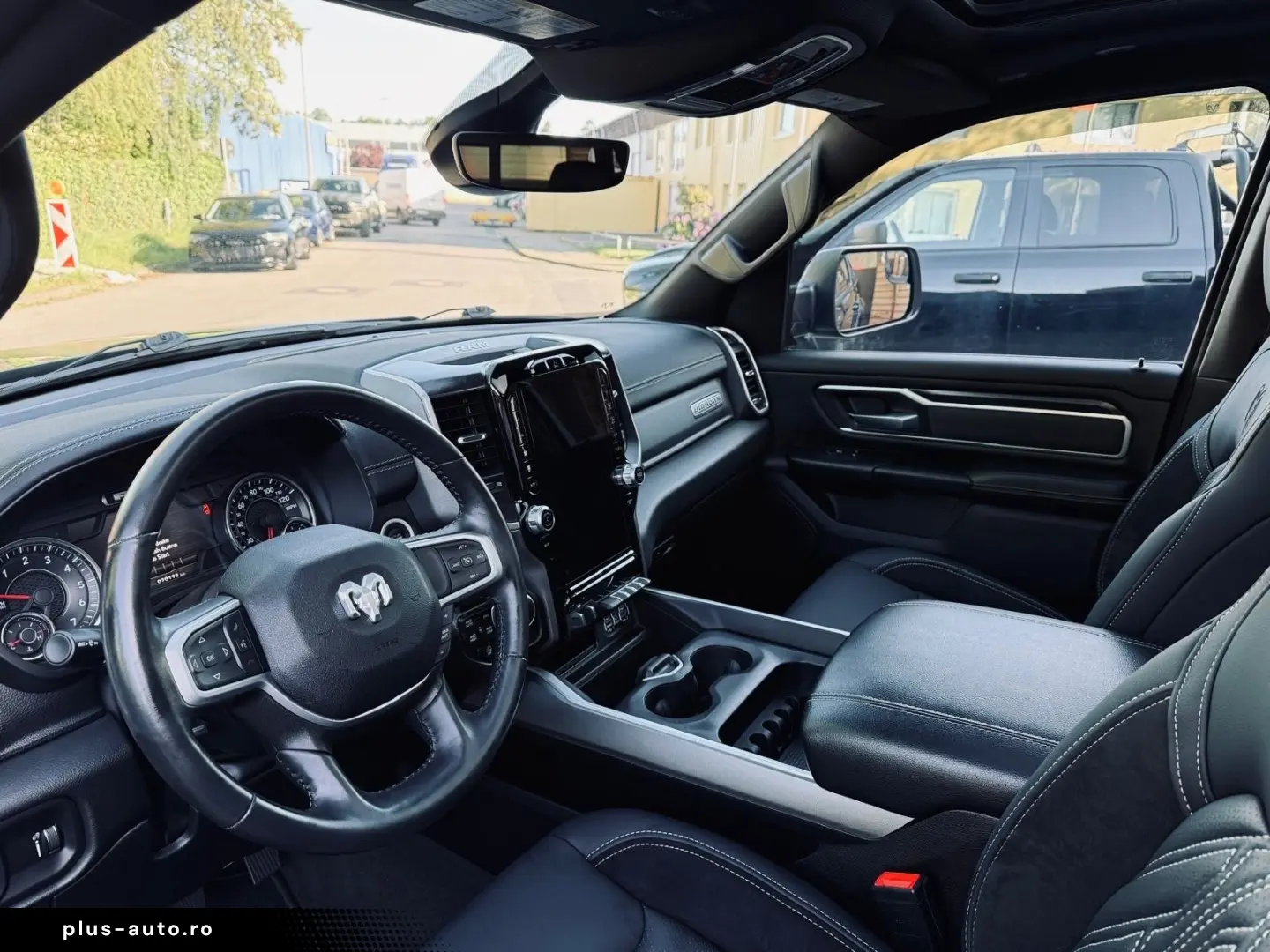 DODGE V8 4X4 PANO 12 RADIO El.-TRITT AHK NAVI GARANTIE
