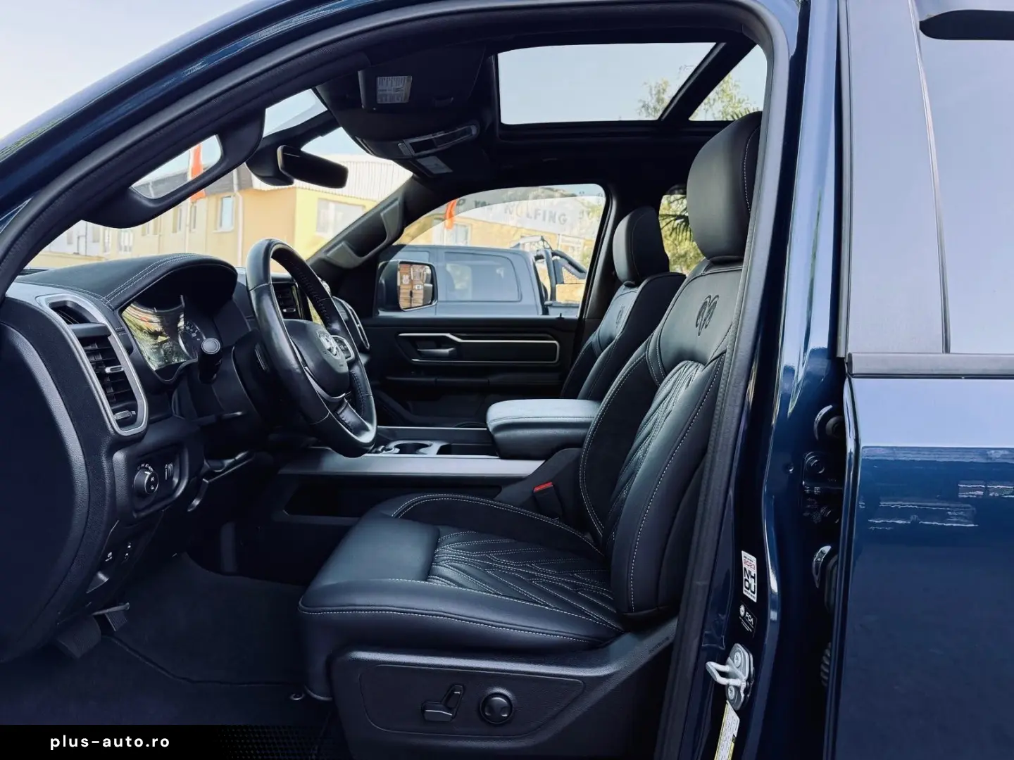 DODGE V8 4X4 PANO 12 RADIO El.-TRITT AHK NAVI GARANTIE