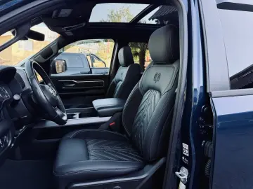DODGE V8 4X4 PANO 12 RADIO El.-TRITT AHK NAVI GARANTIE