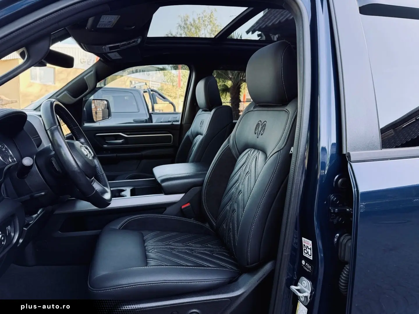 DODGE V8 4X4 PANO 12 RADIO El.-TRITT AHK NAVI GARANTIE
