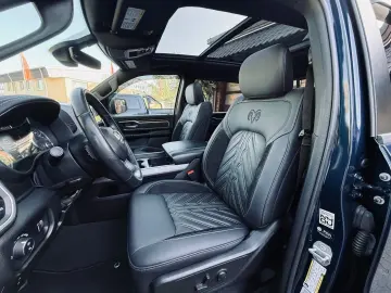 DODGE V8 4X4 PANO 12 RADIO El.-TRITT AHK NAVI GARANTIE