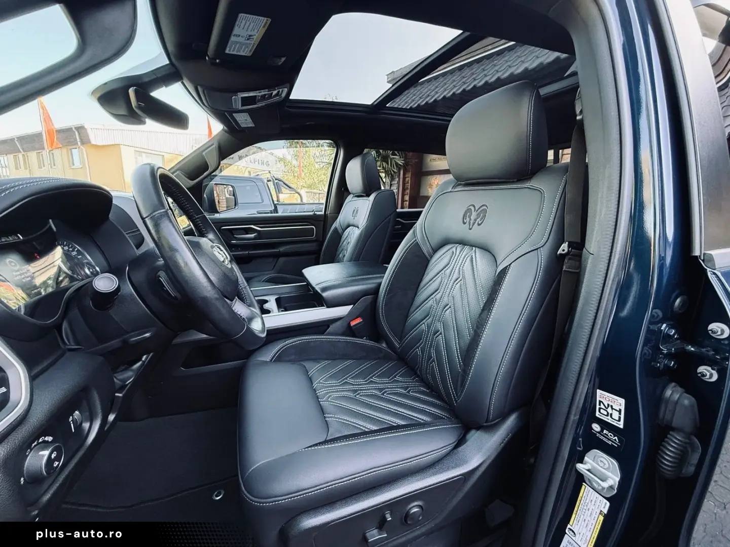 DODGE V8 4X4 PANO 12 RADIO El.-TRITT AHK NAVI GARANTIE