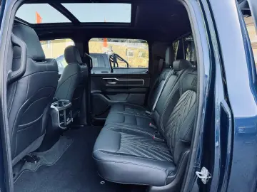 DODGE V8 4X4 PANO 12 RADIO El.-TRITT AHK NAVI GARANTIE