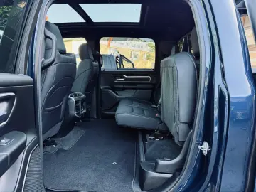 DODGE V8 4X4 PANO 12 RADIO El.-TRITT AHK NAVI GARANTIE