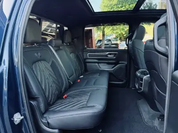 DODGE V8 4X4 PANO 12 RADIO El.-TRITT AHK NAVI GARANTIE
