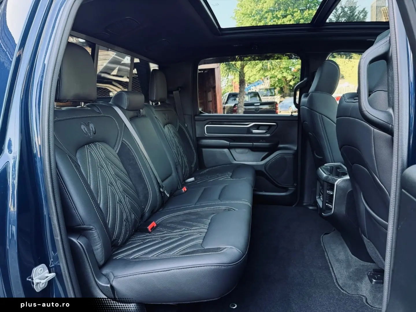 DODGE V8 4X4 PANO 12 RADIO El.-TRITT AHK NAVI GARANTIE