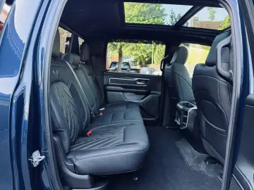 DODGE V8 4X4 PANO 12 RADIO El.-TRITT AHK NAVI GARANTIE
