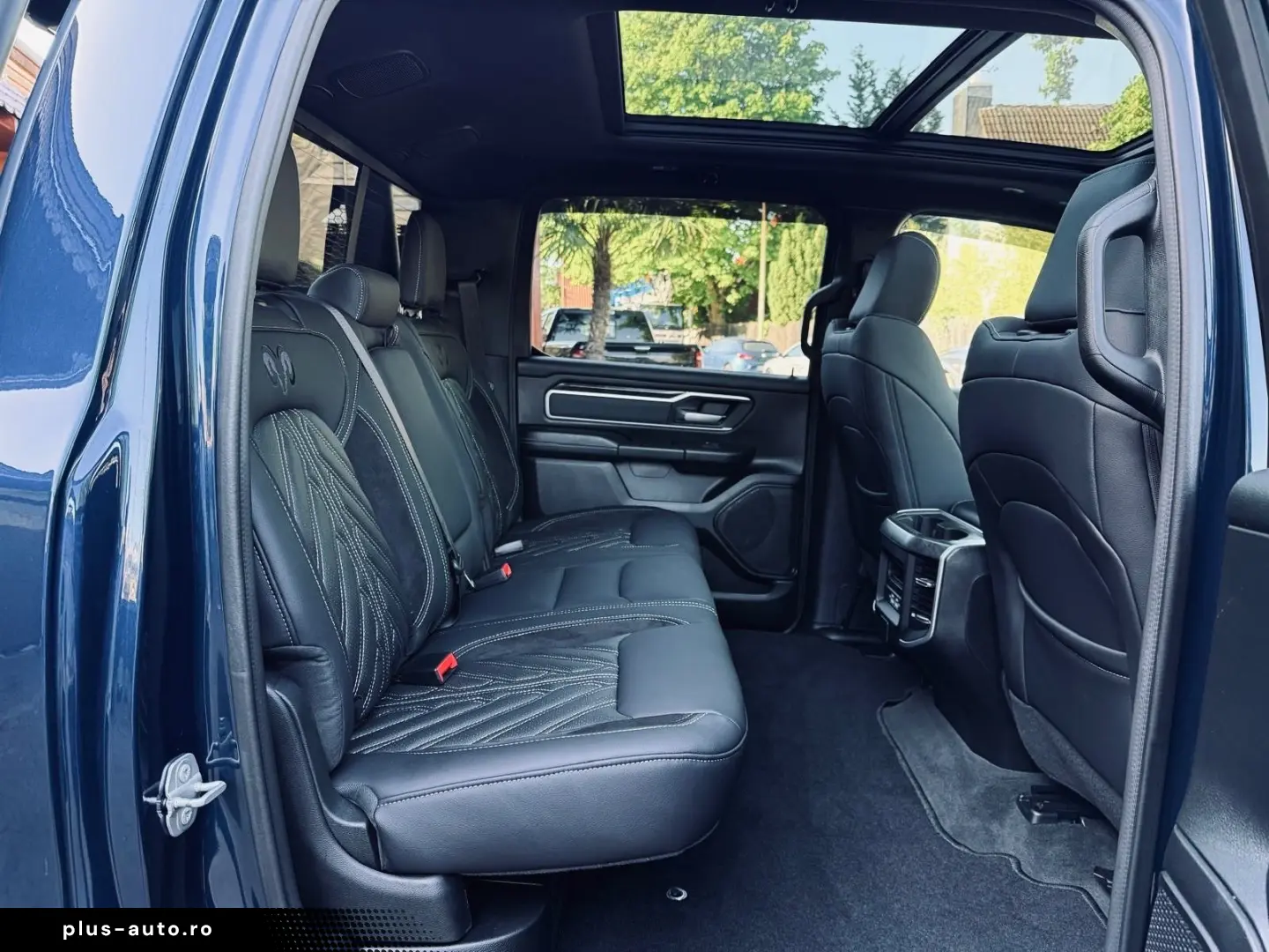 DODGE V8 4X4 PANO 12 RADIO El.-TRITT AHK NAVI GARANTIE