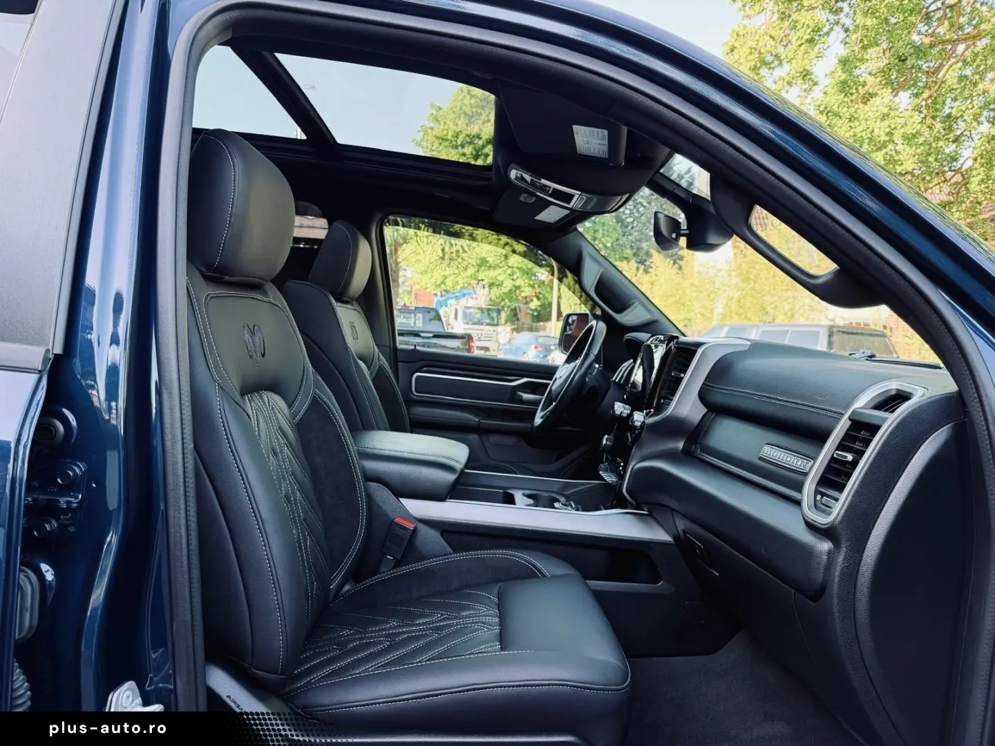 DODGE V8 4X4 PANO 12 RADIO El.-TRITT AHK NAVI GARANTIE