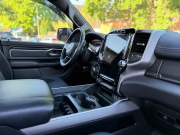 DODGE V8 4X4 PANO 12 RADIO El.-TRITT AHK NAVI GARANTIE