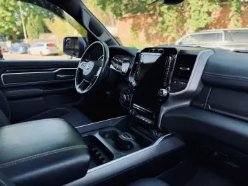 DODGE V8 4X4 PANO 12 RADIO El.-TRITT AHK NAVI GARANTIE