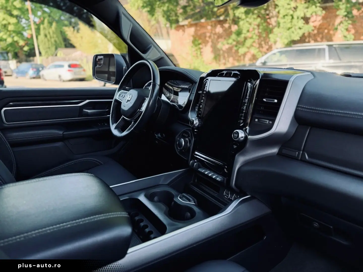 DODGE V8 4X4 PANO 12 RADIO El.-TRITT AHK NAVI GARANTIE