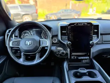 DODGE V8 4X4 PANO 12 RADIO El.-TRITT AHK NAVI GARANTIE