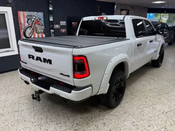 DODGE RAM 5.7 HEMI 4X4 Night.Edt   PANO   12 Zoll  LPG