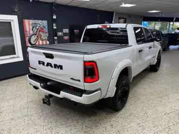 DODGE RAM 5.7 HEMI 4X4 Night.Edt   PANO   12 Zoll  LPG